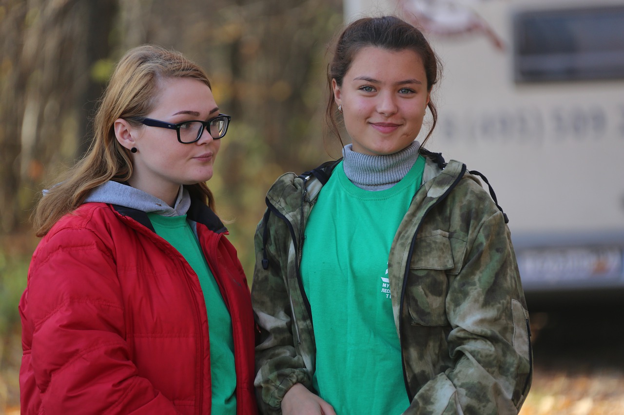 Girls Friends Teenagers Smile - SergeDO / Pixabay