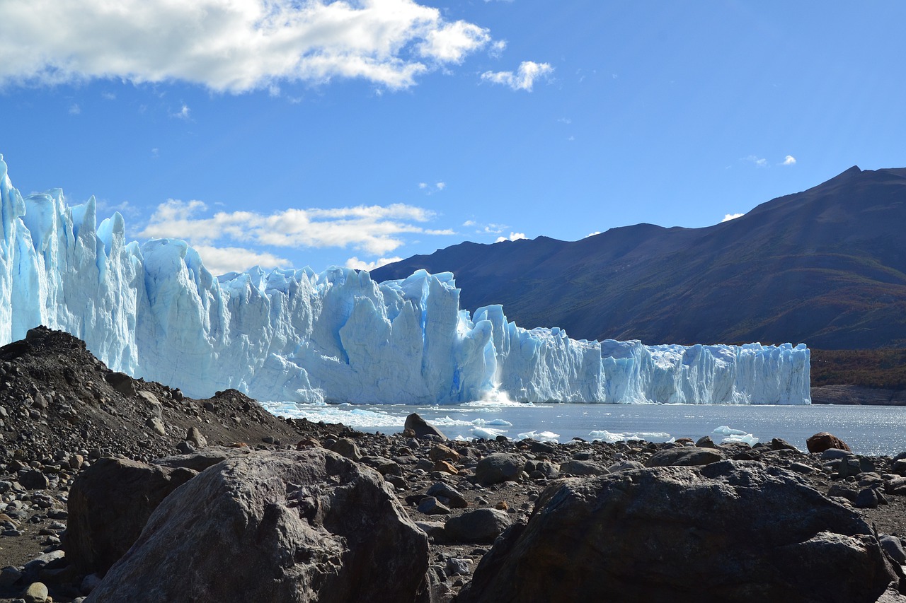 Glacier Ice Lake Water Frozen  - fedelubomillan / Pixabay