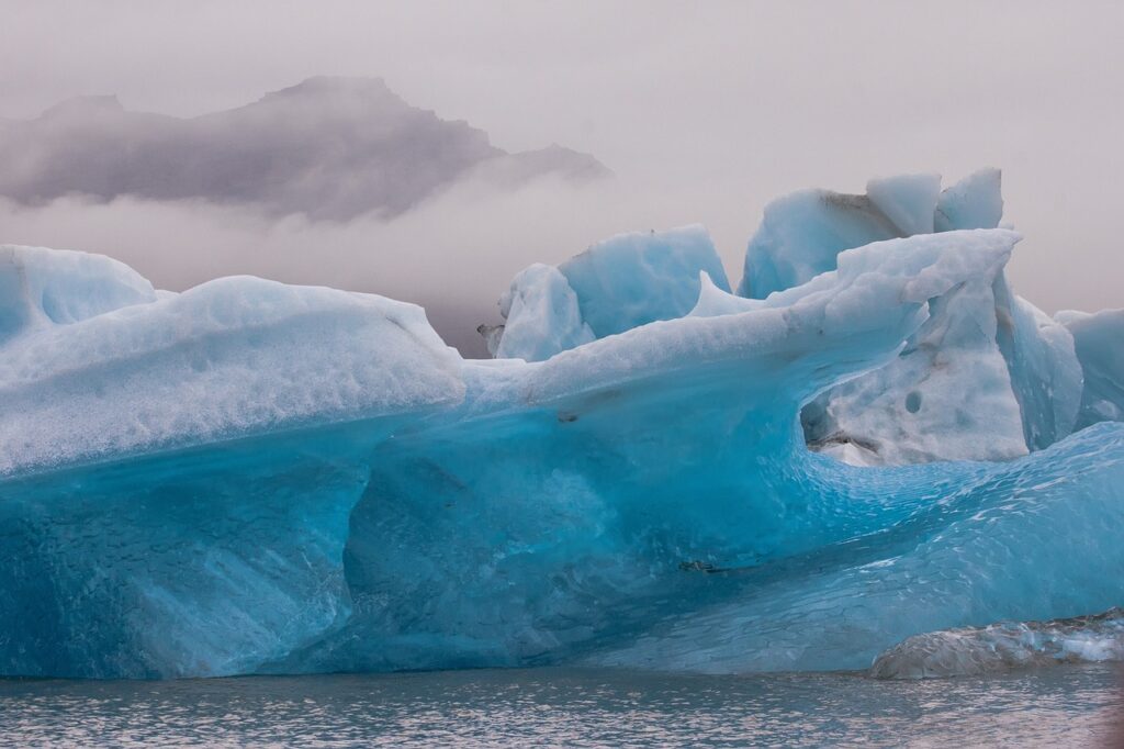 Glacier Iceberg Lake Water Cold  - mystraysoul / Pixabay