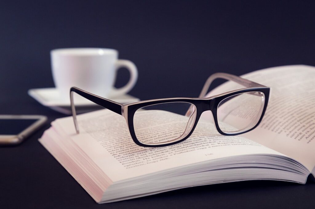 Glasses Book Literature Phone Cup  - sammy1990 / Pixabay