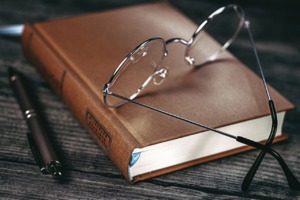 Glasses Notebook Diary Pen  - WithLoveFromUkraine / Pixabay