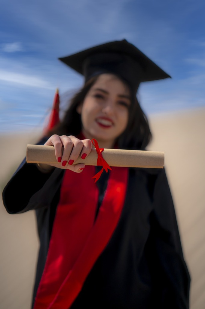 Graduate Graduation University  - akbarnemati / Pixabay