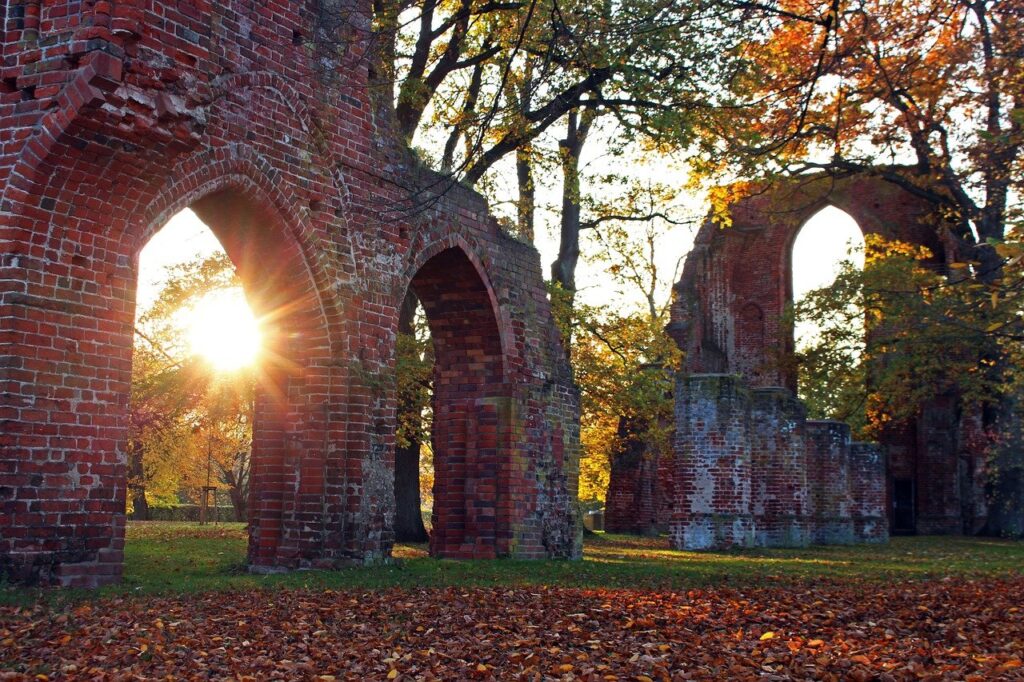 Greifswald Sunlight Ruins  - KRiemer / Pixabay