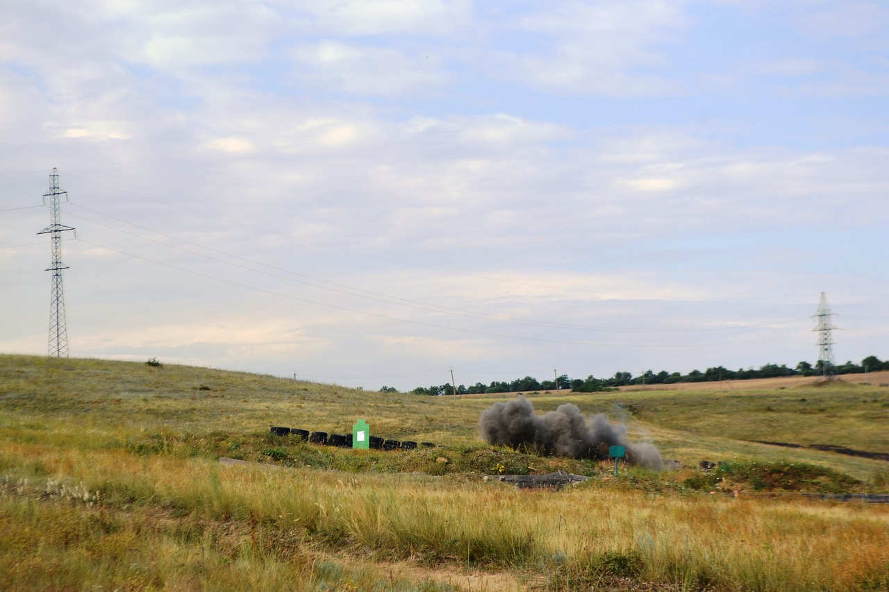 Grenade Explosion Field Attack  - stayerimpact / Pixabay