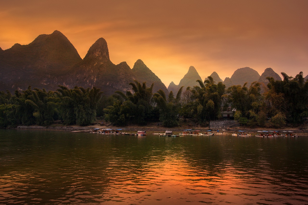 Guilin Lake Hill Sunset Sunrise - YHBae / Pixabay