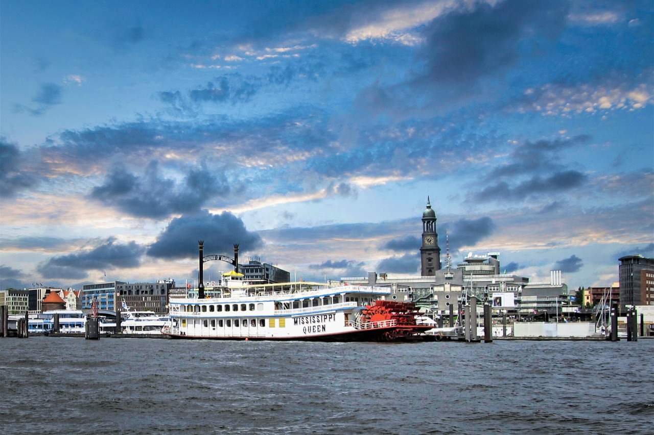 Hamburg Port Passenger Ship Ship  - guvo59 / Pixabay