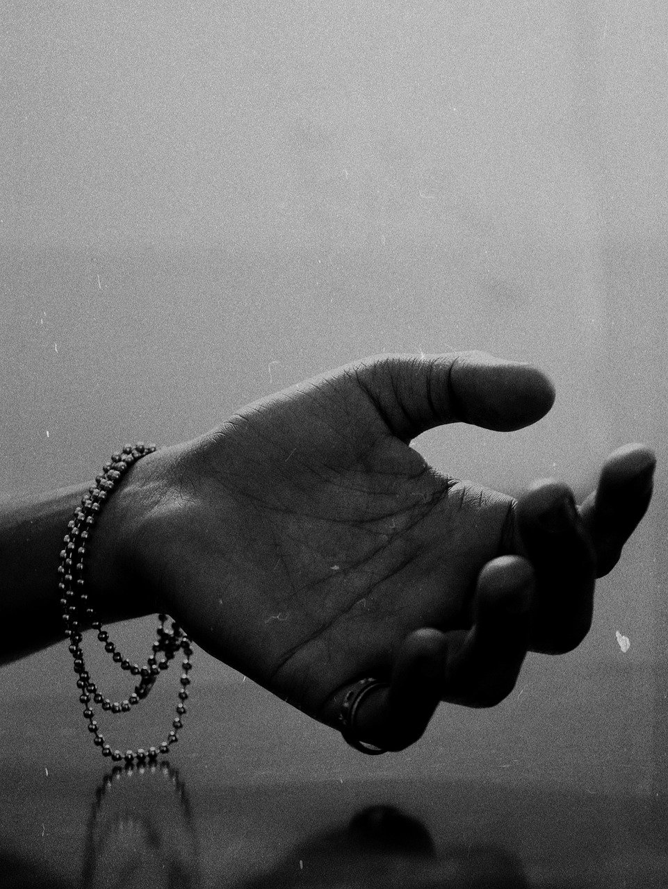 Hand Sad Depression Alone Mood  - shivaphotographyy / Pixabay