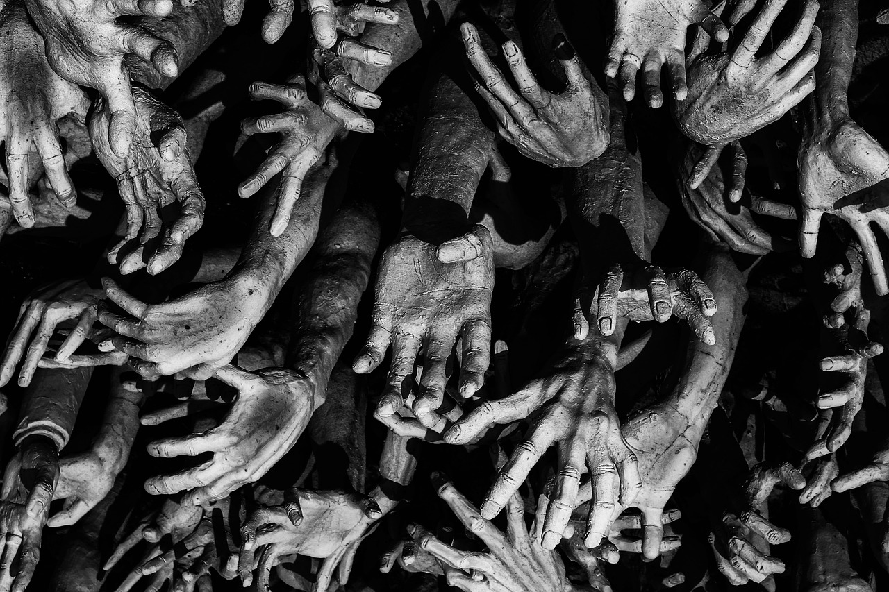 Hands Creepy Monochrome Sculpture  - adnankale_ / Pixabay