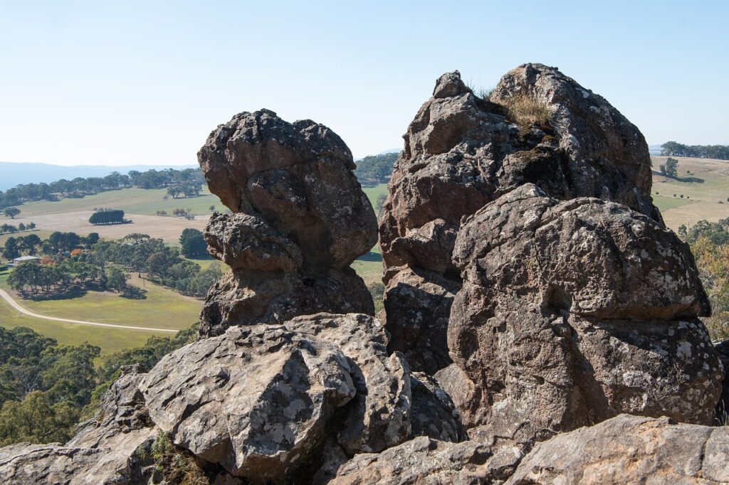 Hanging Rock Rocks Volcanic  - pen_ash / Pixabay