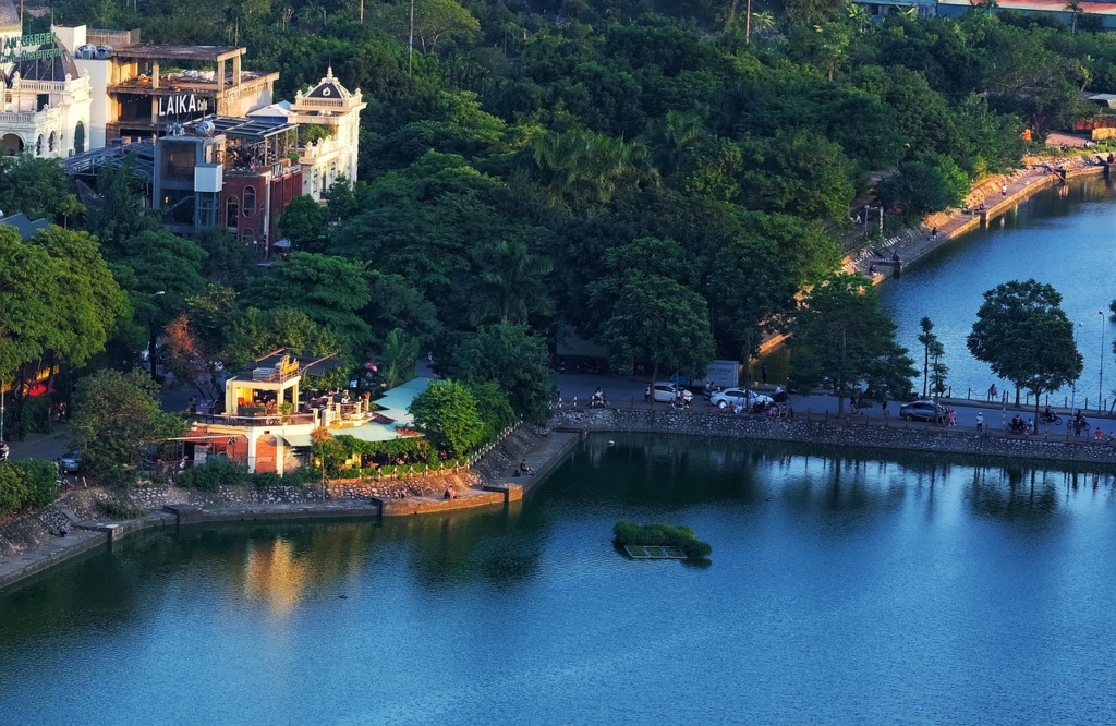 Hanoi Lake Sunset Light Vietnam  - nghiemhuy / Pixabay