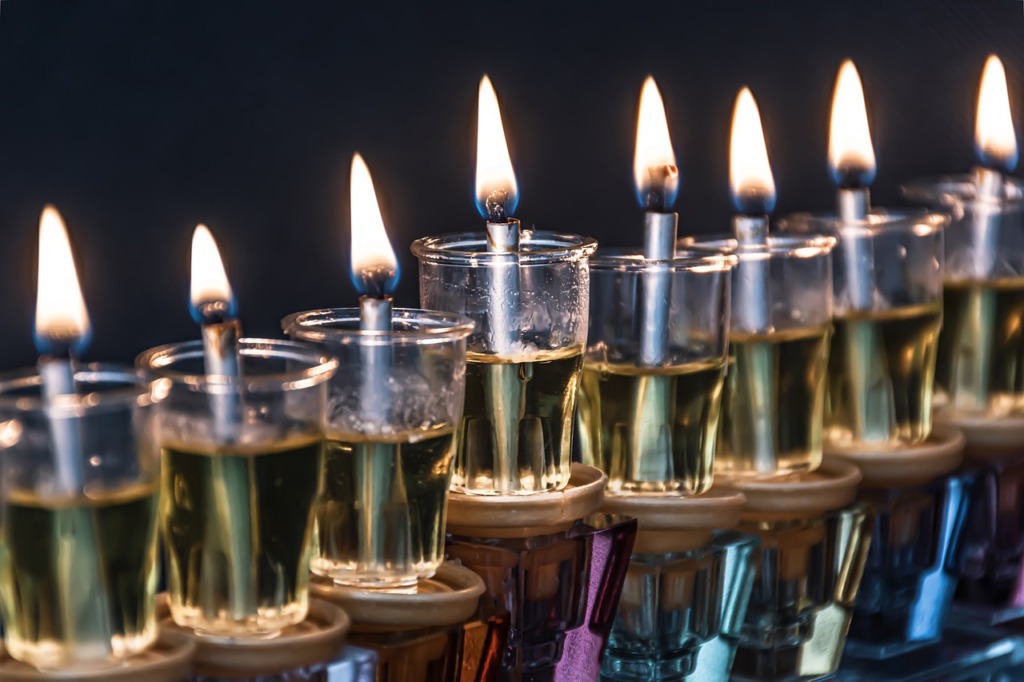 Hanukah Burning Candles Chanukah  - Ri_Ya / Pixabay