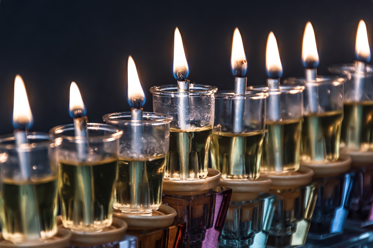 Hanukah Burning Candles Chanukah - Ri_Ya / Pixabay