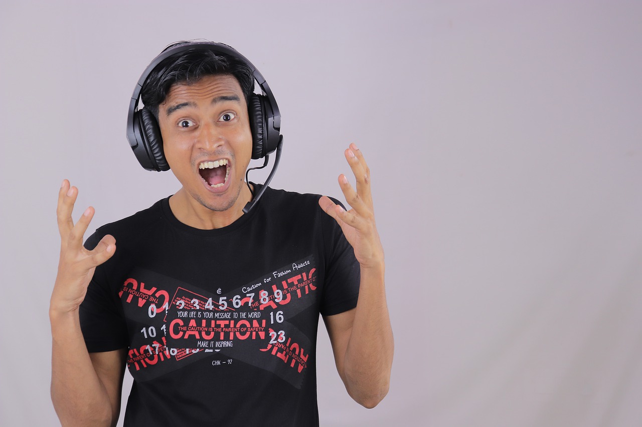 Headset Man Wearing A Headset  - ITECHirfan / Pixabay