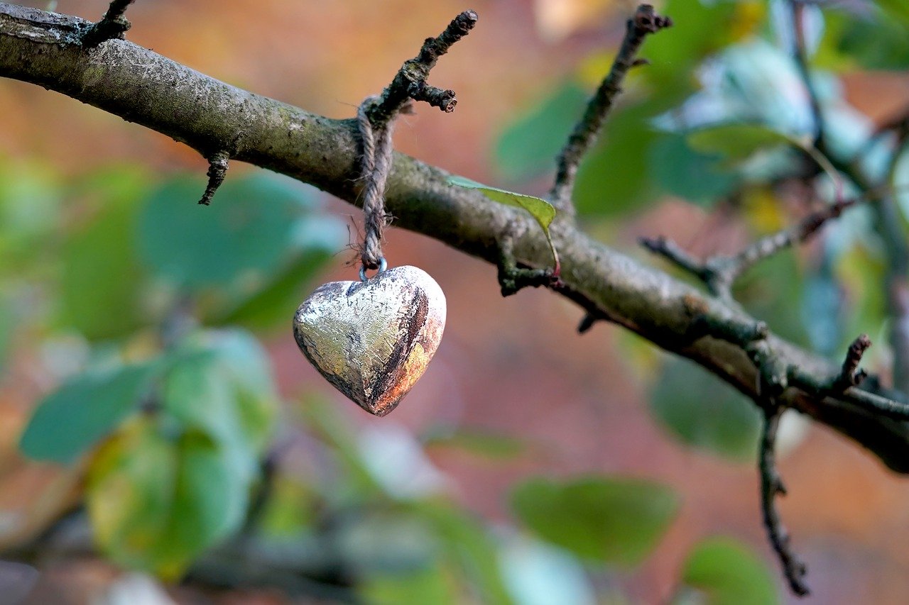 Heart Heart Pendant Deco Golden  - Mammiya / Pixabay