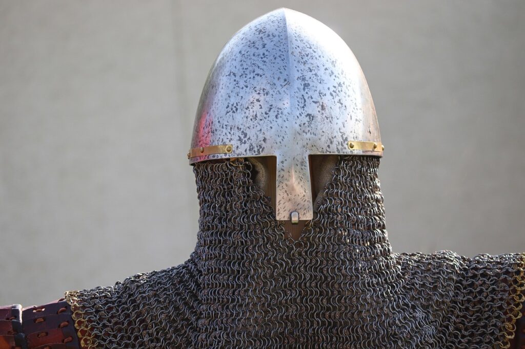 Helm Chainmail Knight Armor  - manfredrichter / Pixabay