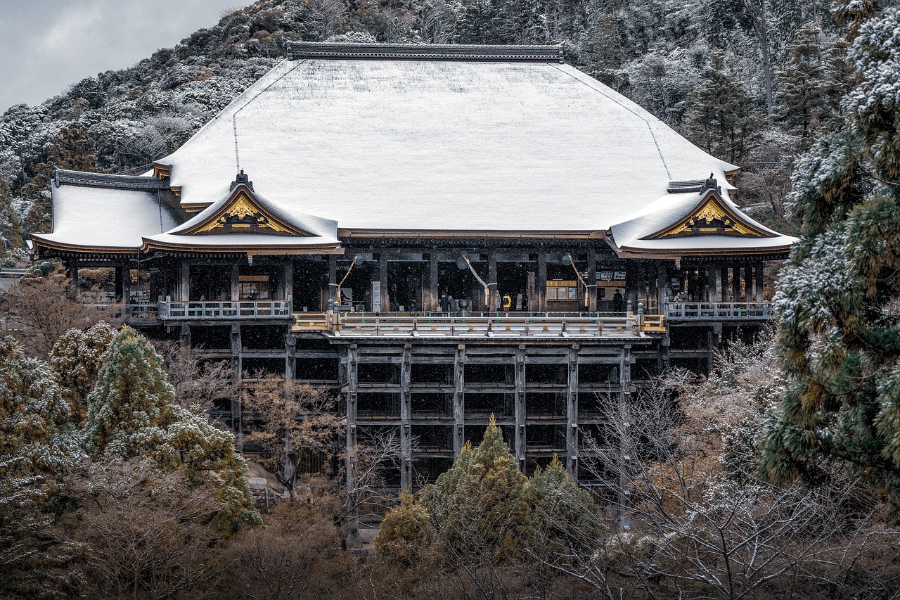 Historic Buildings  - Kanenori / Pixabay