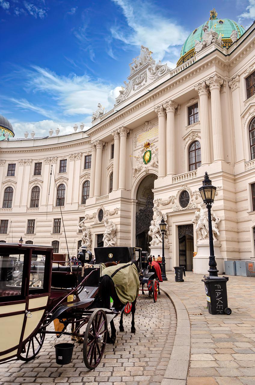 Hofburg Horse Drawn Carriage Vienna - Sekau67 / Pixabay