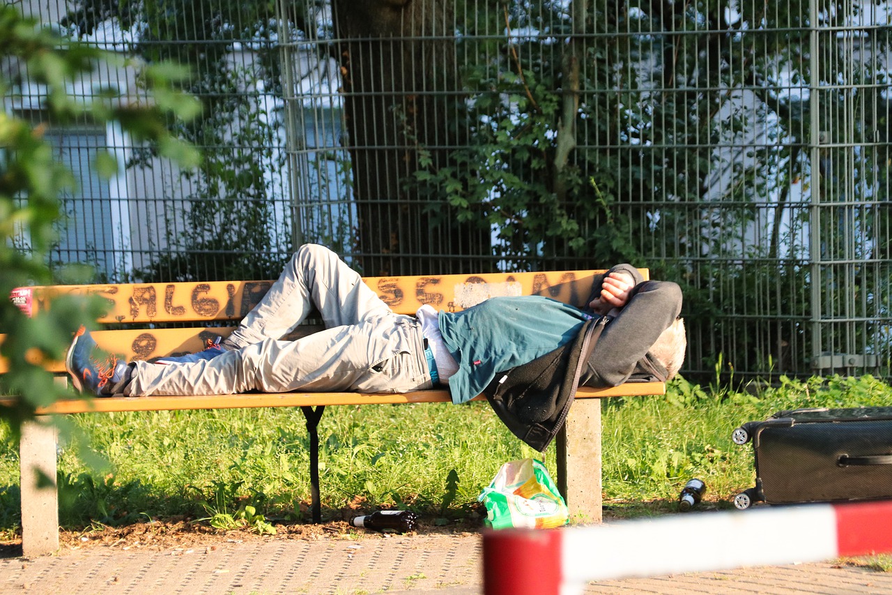 Homeless Sleep Quiet Relaxation - planet_fox / Pixabay