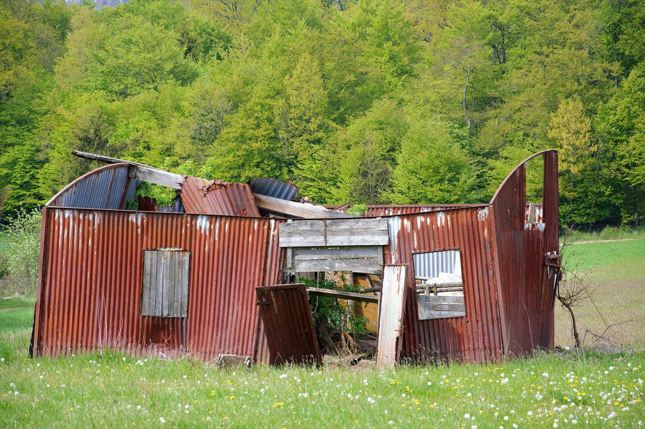 House Cabin Rusted Sauerland - axelmellin / Pixabay