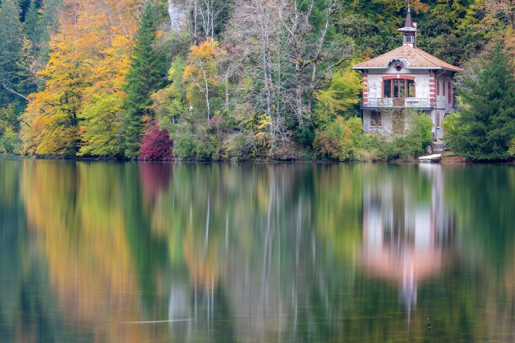 House Lake Lake House Reflection  - susnpics / Pixabay