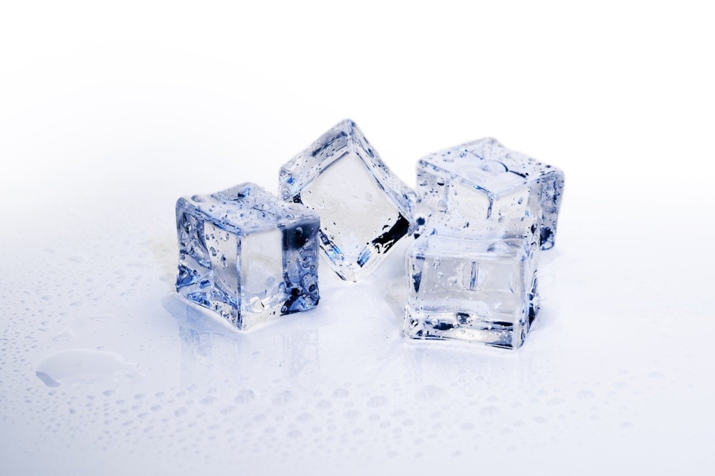 Ice Cubes Ice Frozen Cold  - Bru-nO / Pixabay