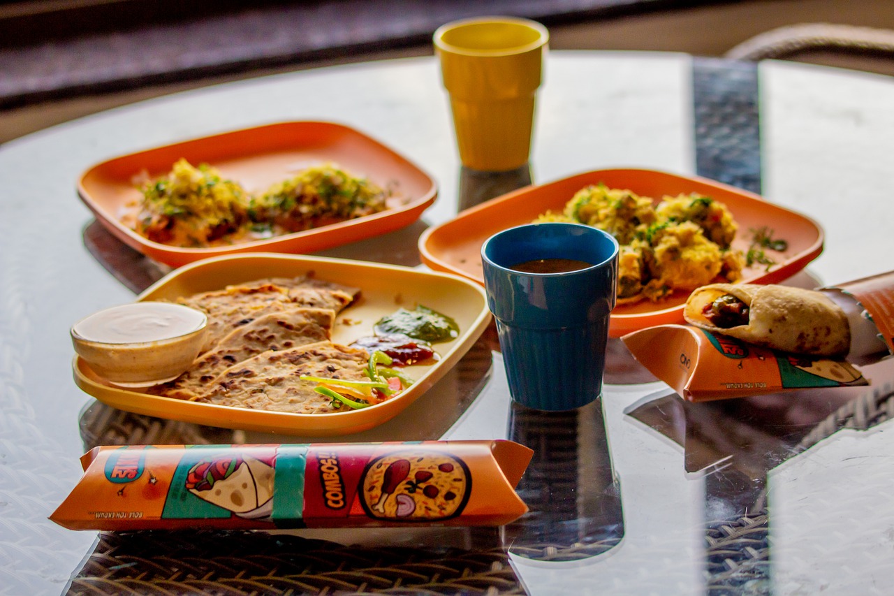 Indian Food Paratha Raita - vedantshah / Pixabay