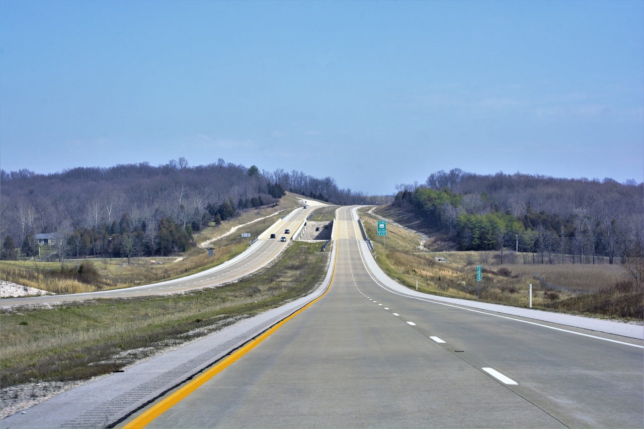 Interstate Highway Long  - Scottslm / Pixabay