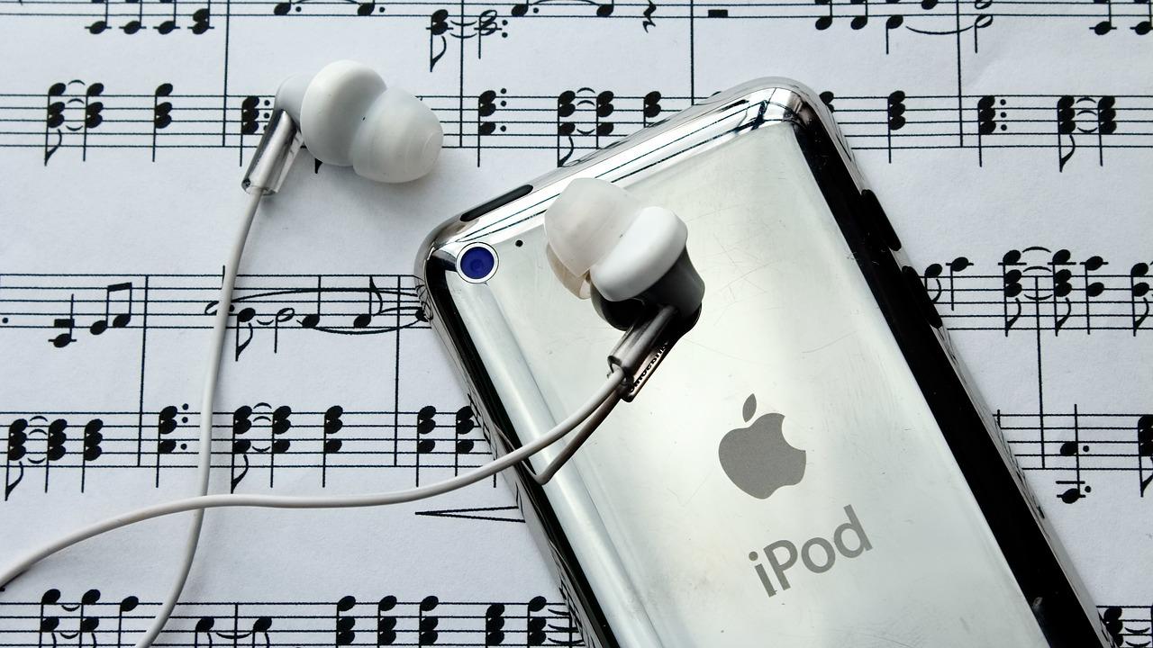 Ipod Headphones Grades Music  - slightly_different / Pixabay