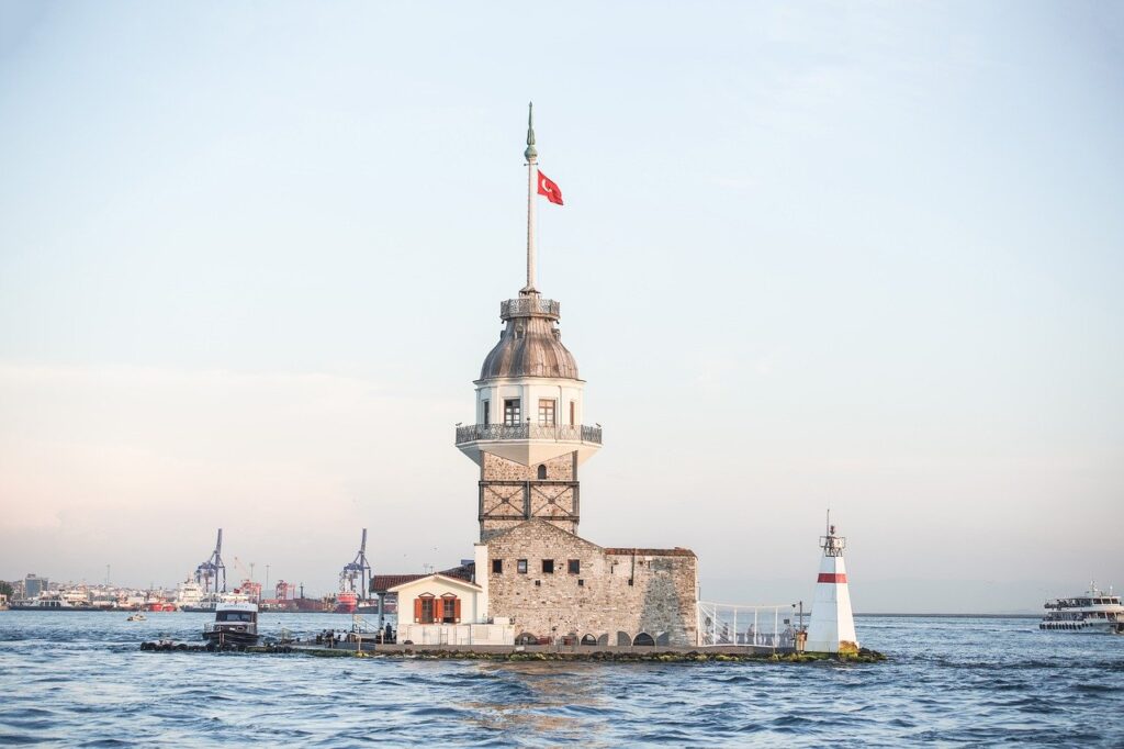 Istanbul Maiden Tower Turkey  - Herm / Pixabay