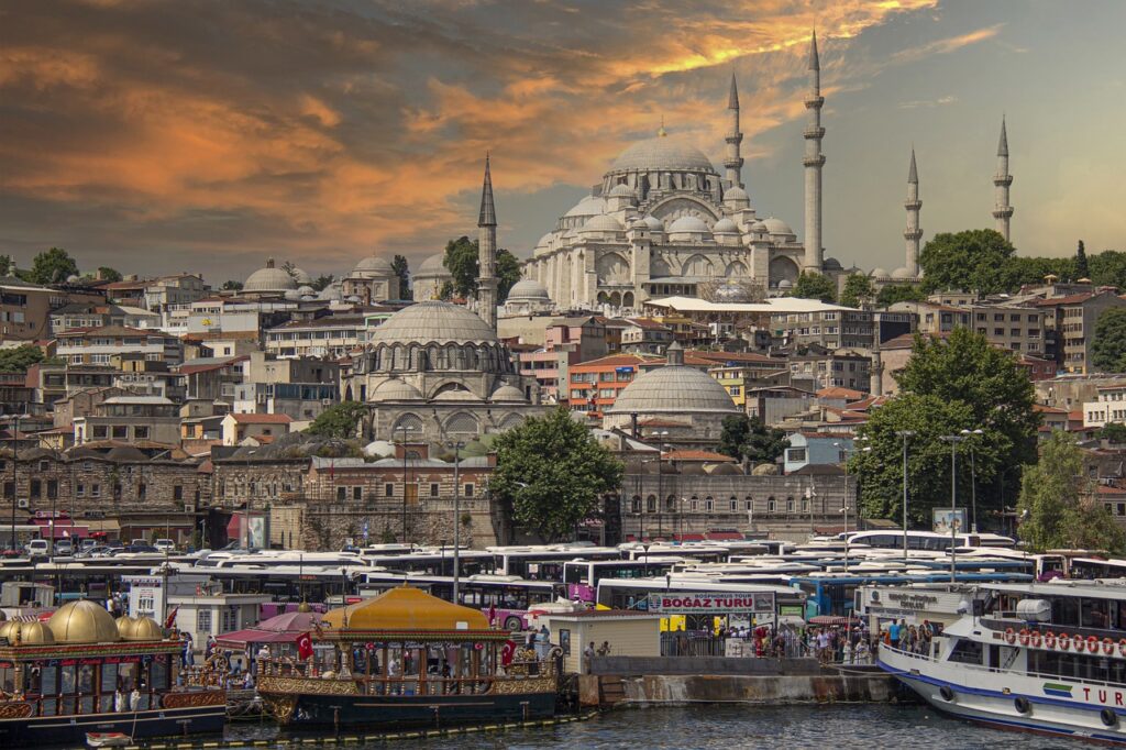 Istanbul Turkey Buildings City  - RidacsA / Pixabay