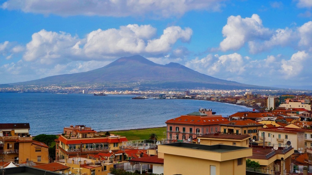 Italy City Mount Vesuvius Volcano  - rosemaria / Pixabay