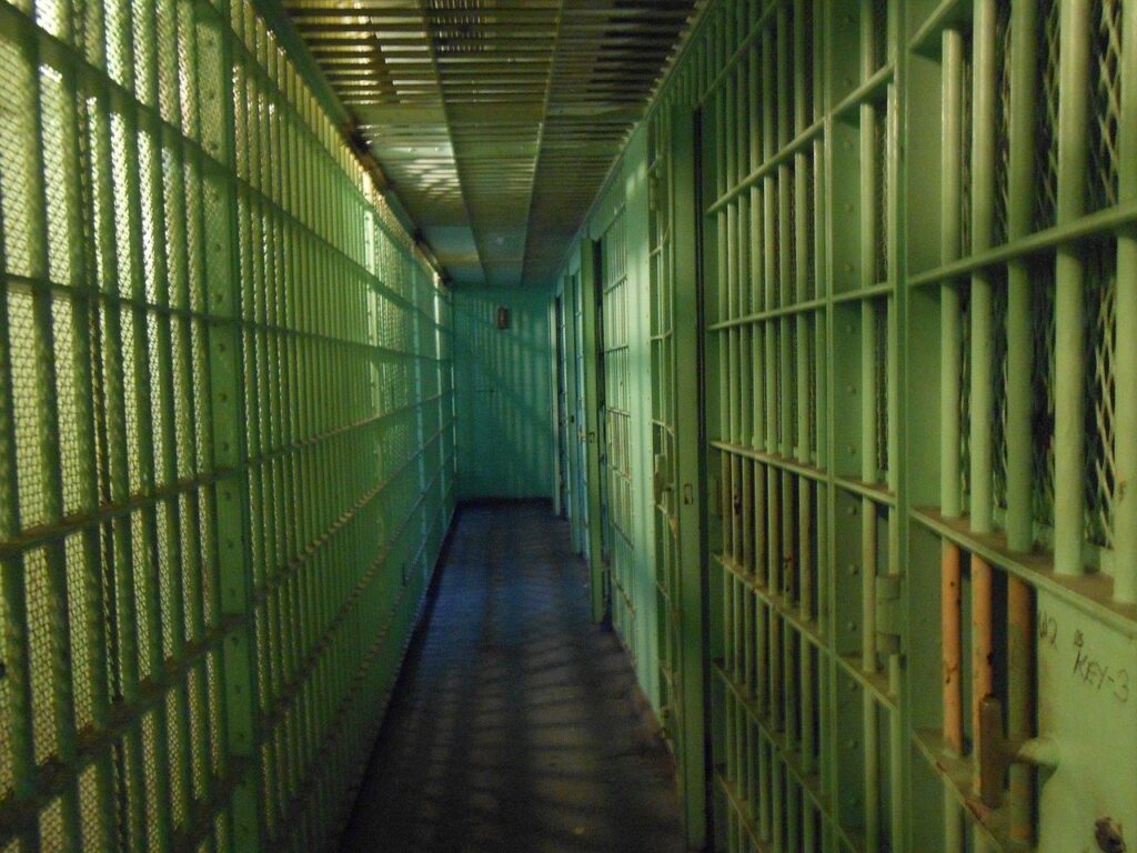 Jail Cells Jail Penitentiary Police  - TryJimmy / Pixabay