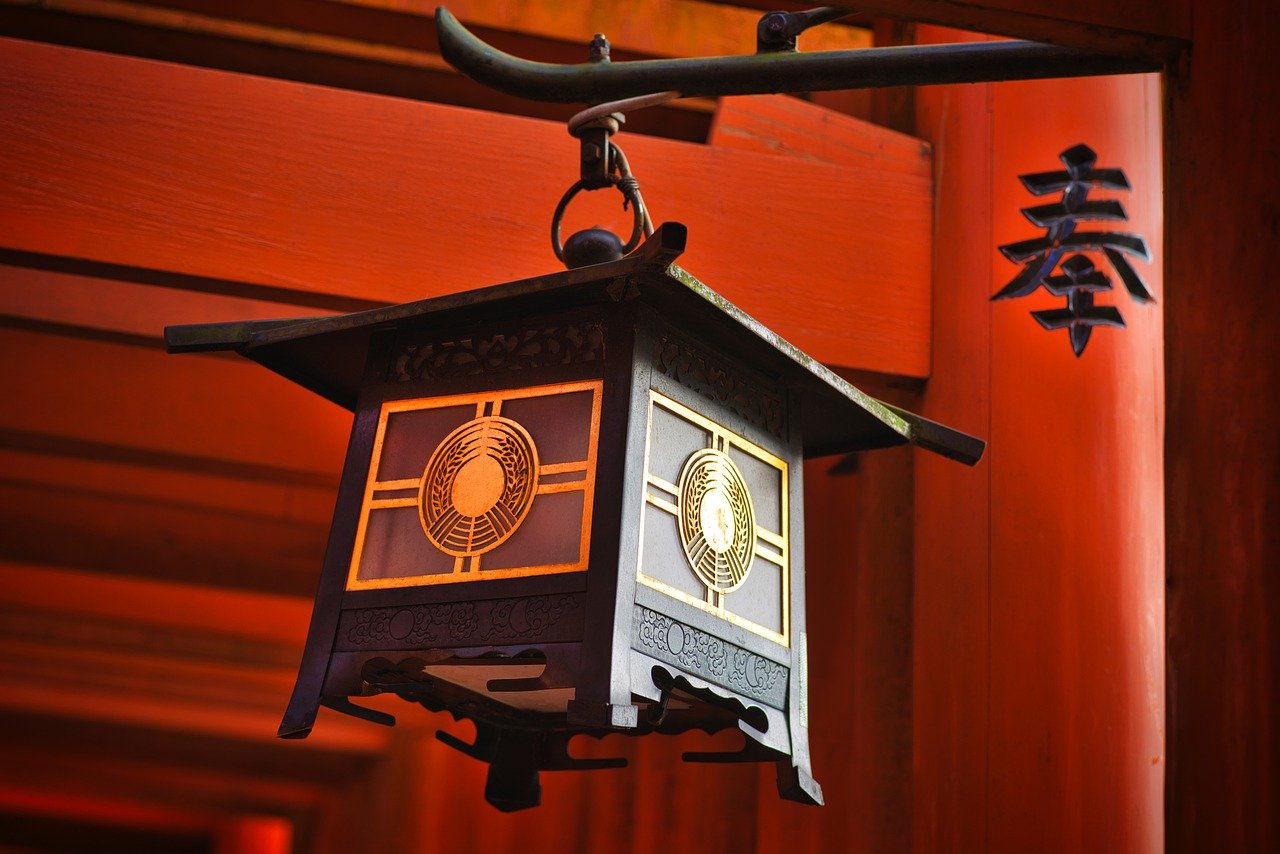 Japanese Lantern Shinto  - djedj / Pixabay