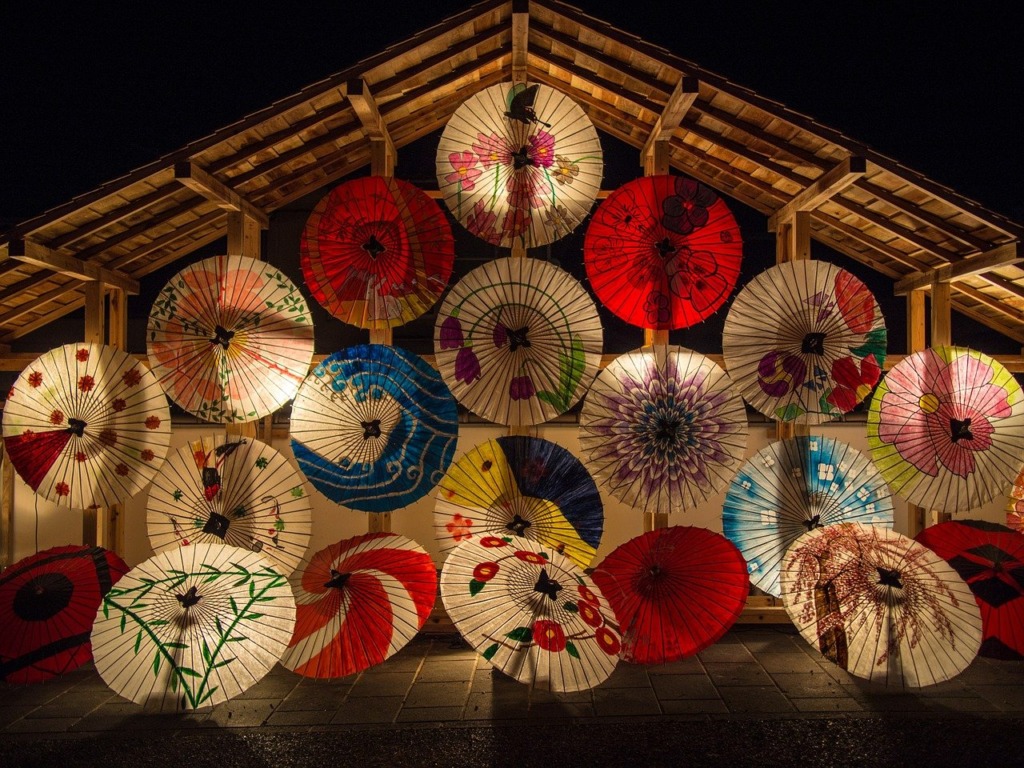 Japanese Umbrellas Parasols  - DeltaWorks / Pixabay
