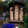 Jesus Wood Carving Garden Flowers  - aszak / Pixabay