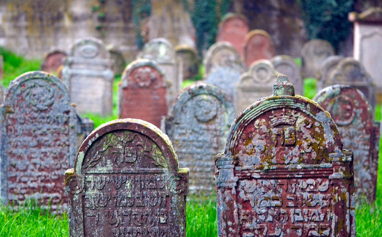 Jewish Cemetery Tombstones Graveyard  - matthiasboeckel / Pixabay