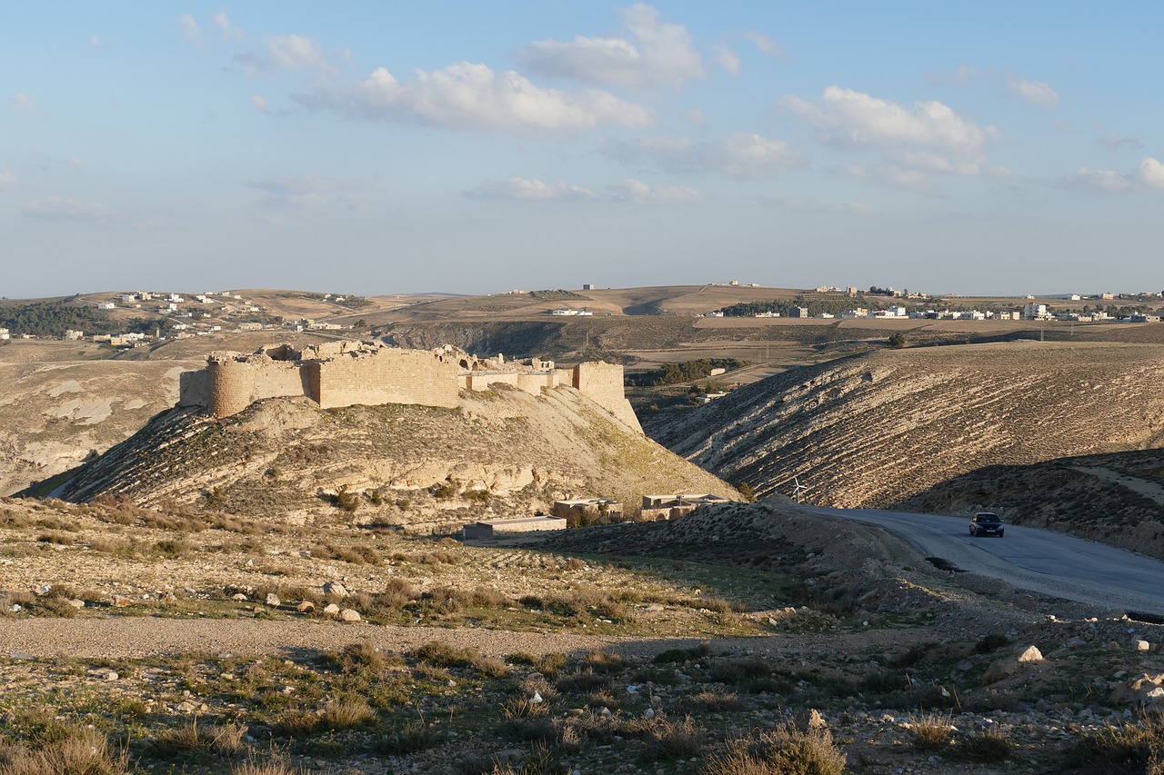 Jordan Desert Sand Stone Ruin  - falco / Pixabay