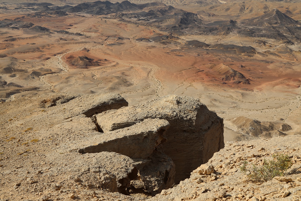 Judaean Desert Desert Cliff Nature - GidonPico / Pixabay