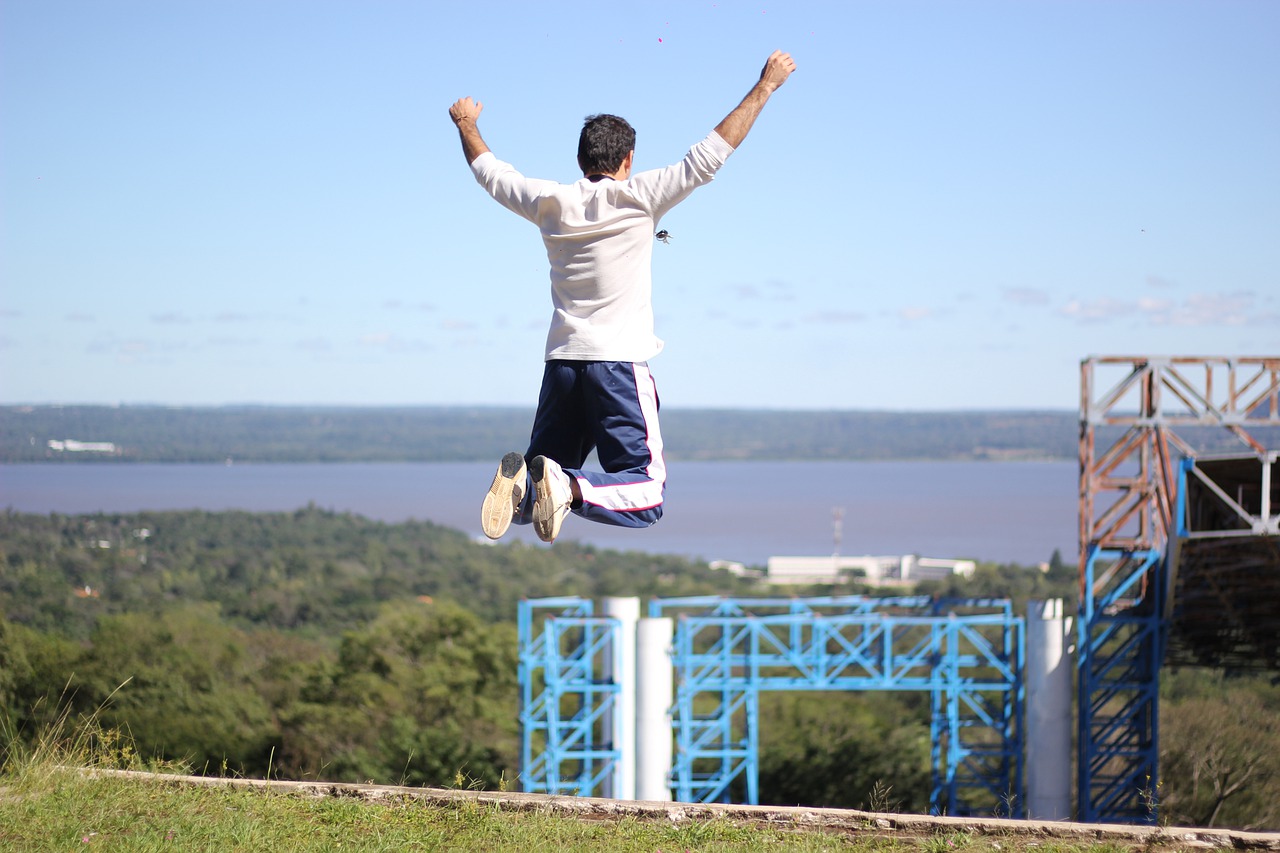 Jump Top Lake Risk Height Person - jorgeparedes1992 / Pixabay