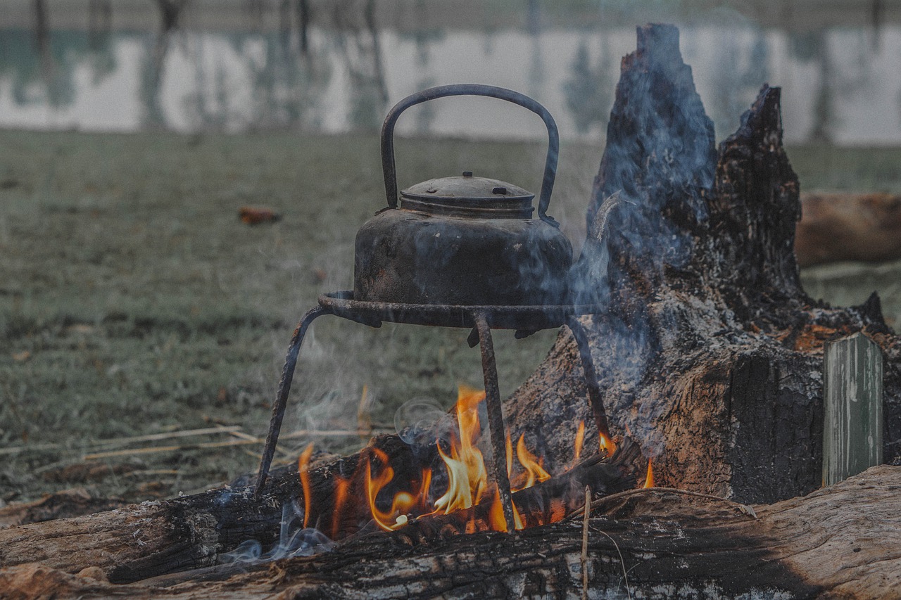 Kettle Campfire Camping Camp Fire - J-TJFILM / Pixabay
