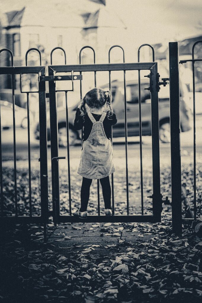 Kid Girl Playing Gate Childhood  - TobeFrank01 / Pixabay