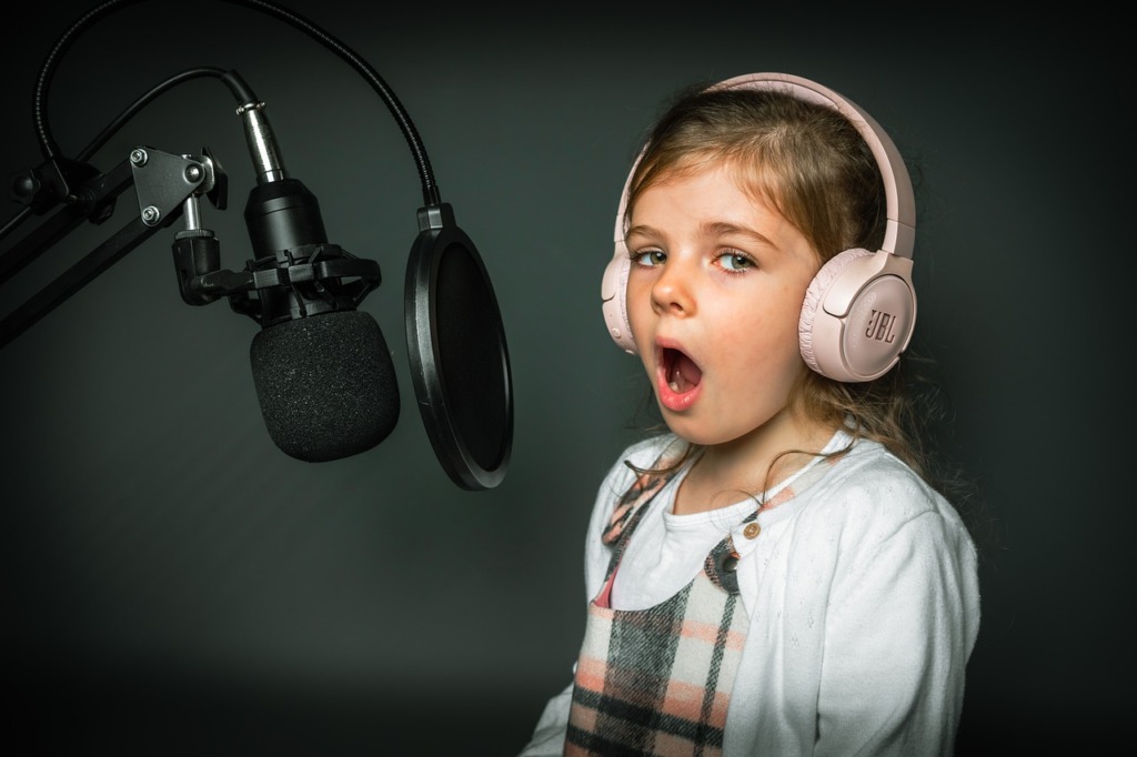 Kid Music Headphones Child Girl  - leemurry01 / Pixabay
