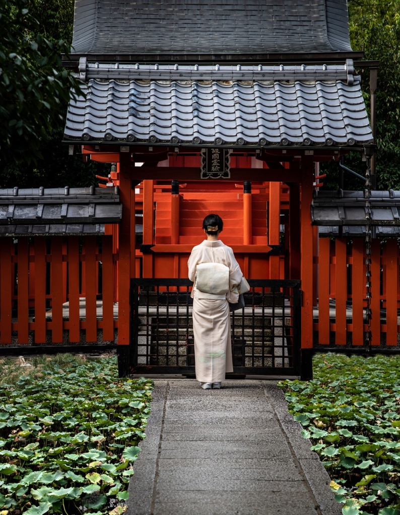 Kimono Costume Shrine Prayer  - GregPoulsen / Pixabay