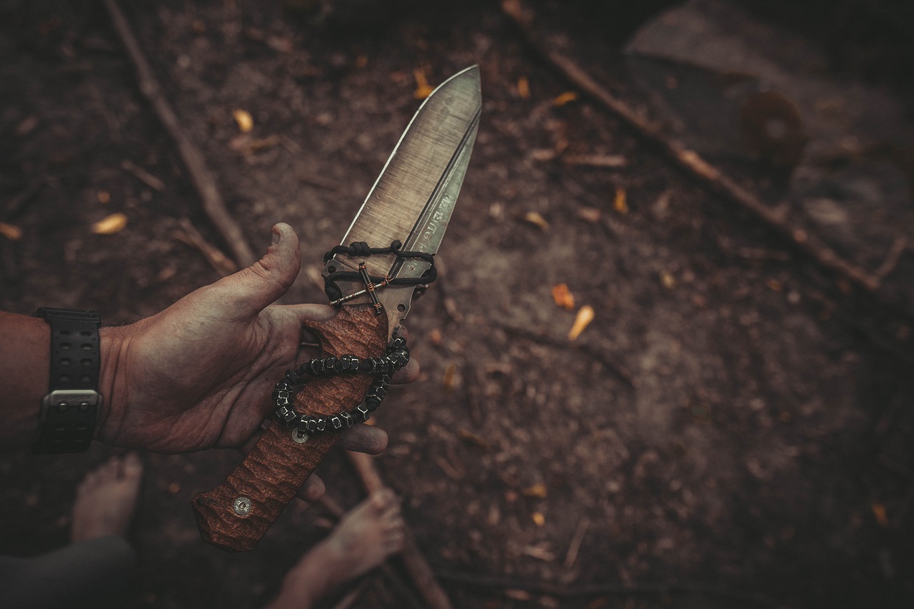 Knife Hunting Knife Tool Weapon - MikeWildadventure / Pixabay