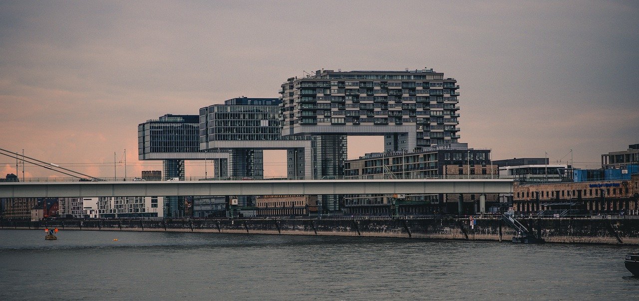 Kranh%c%auser Crane House Cologne  - Popcorno / Pixabay