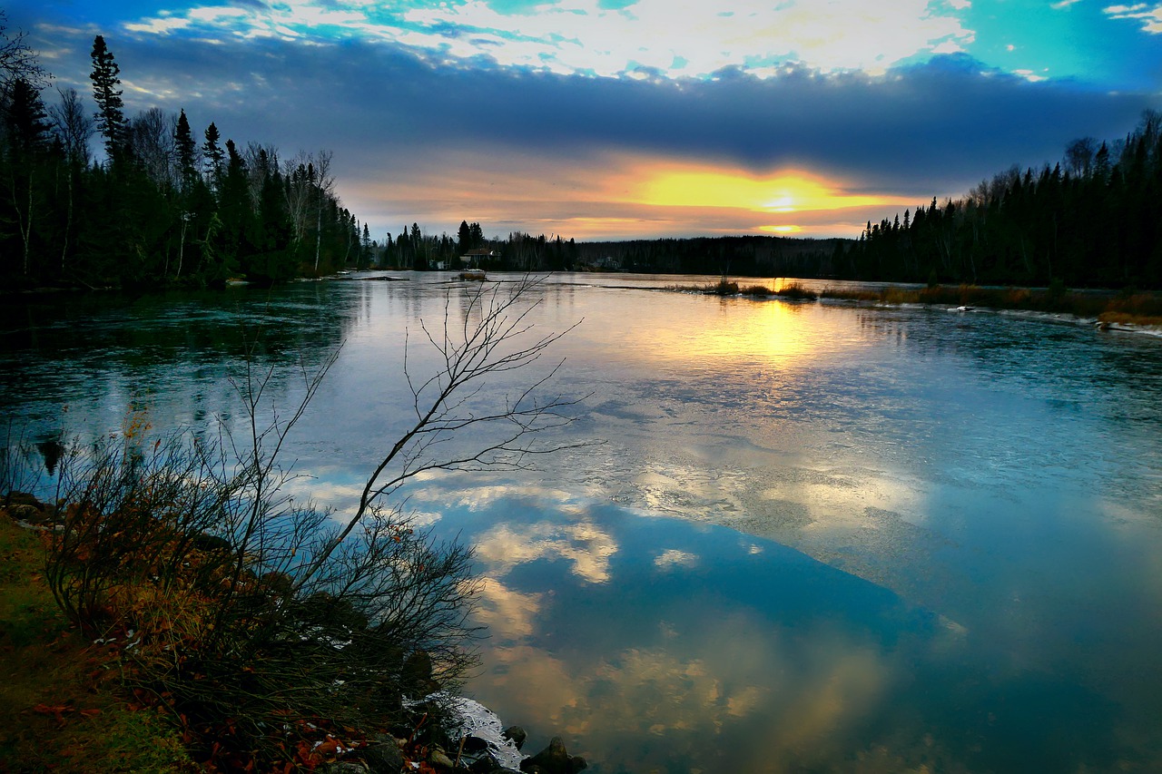 Lake Forest Dusk Weather  - AlainAudet / Pixabay