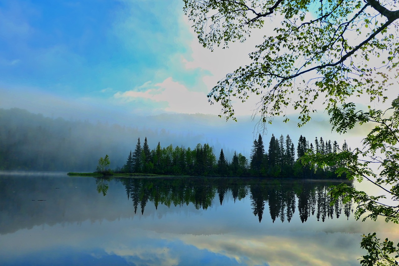 Lake Mist Reflection Water Nature  - AlainAudet / Pixabay