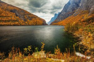 Lake Mountains Valley River Fjord  - B_Zocholl / Pixabay