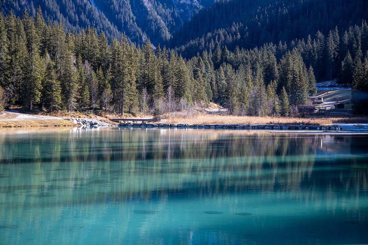 Lake Nature Travel Exploration  - Pat_Scrap / Pixabay