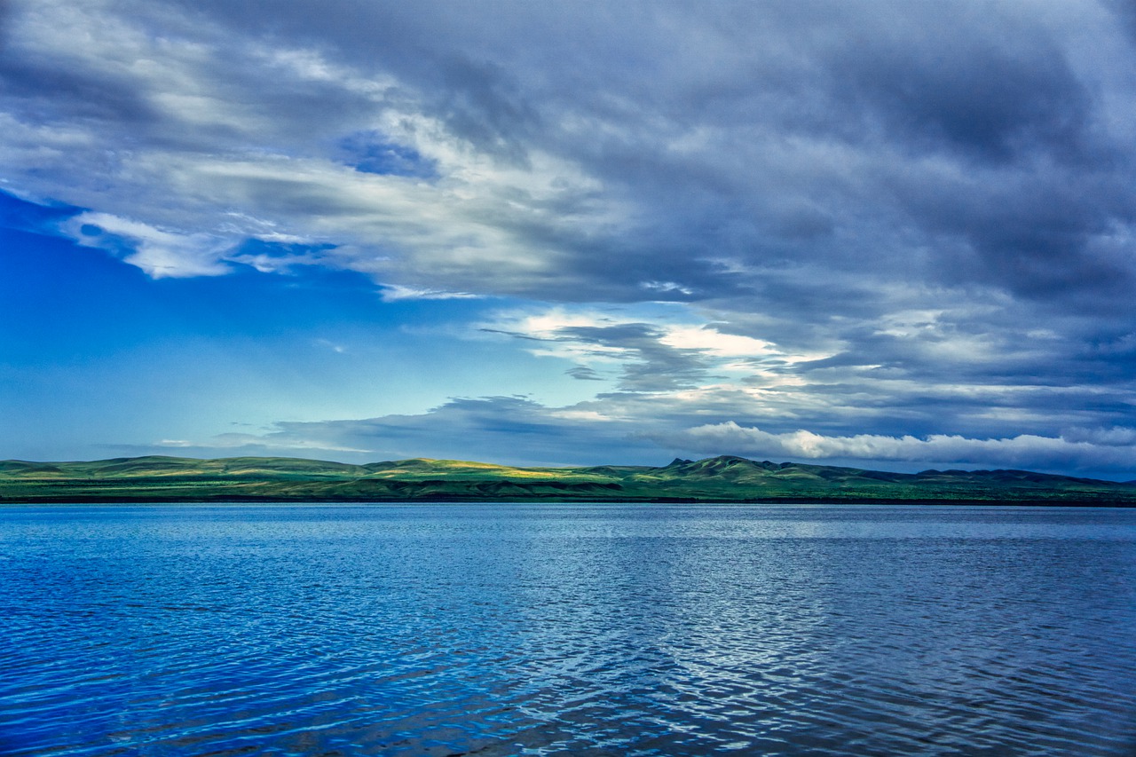 Lake Nature Travel Mountains Sky  - Purgin_Alexandr / Pixabay